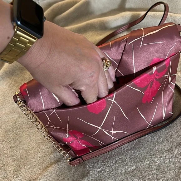 Floral print satin purse - Picture 3 of 8